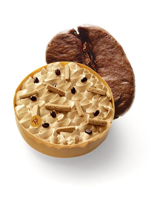 Moka : génoise imbibée au café, crème pâtissière allégée au café, chantilly au café Iapar rouge du Brésil, sablés au café.