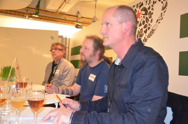 Le jury dégustation : de g à d, Patrick Kerbellec, vice-président de l'Aflyth, Simon Thillou, La Cave à Bulles et Frédéric Sannier de l'Université de La Rochelle.