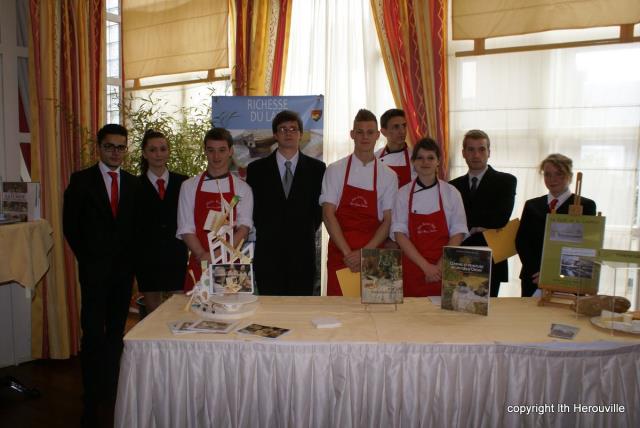 Les jeunes du lycée Francois Rabelais d'Hérouville St Clair (14) valorisent les produits Normands à travers des tableaux impressionnistes.