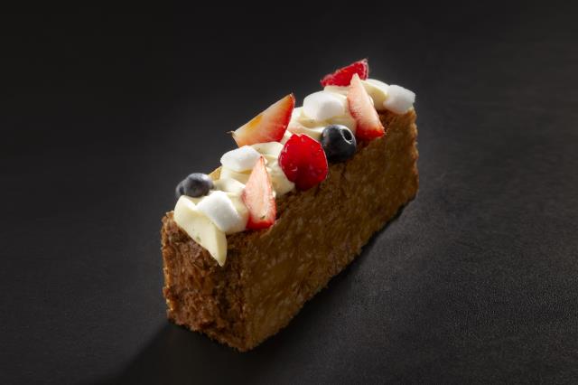 Millefeuille vanille-fruits rouges.