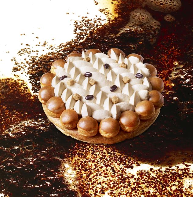 Saint-honoré infiniment café : pâte feuilletée, pâte à choux, crème pâtissière allégée au café Iapar rouge du Brésil, crème chantilly au café bourbon pointu de la réunion.