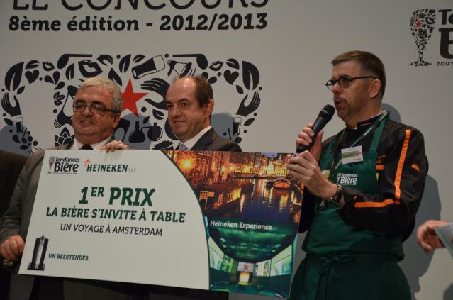De g à d pour la remise du trohée Maître Restaurateur : France Attrazic, Pascal Sabrié, président d'Heineken France et Henri Gagneux.