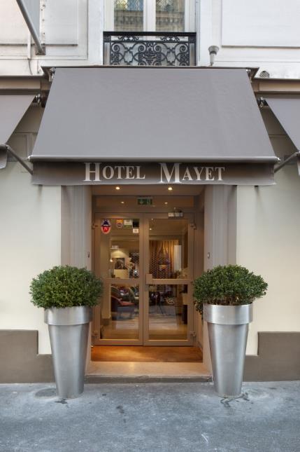 L'hôtel classé 3 étoiles est situé à l'extrémité du VIe arrondissement.