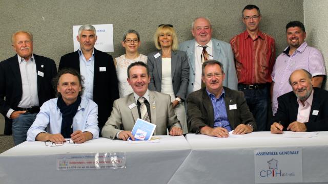 Les membres du bureau de la CPIH 44-85 ont pris la pose. De gauche à droite : François Effling, Christophe Robin, Sylvie Moreau, Dominique Crossouard, Charles Peltier, Dominique Gadais, Arnaud Hamon, Stéphane Marion, Yvonnick Briand, Robert Touchet et Gér