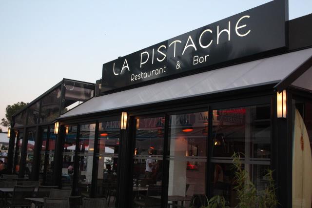 Le restaurant dispose avec la terrasse de 110 places assises.