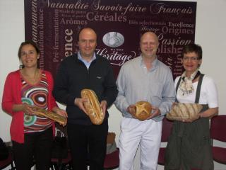 De D à G : Pascaline Mazzoni, responsable Développement pain, Régis Lauwerier, responsable du site,...