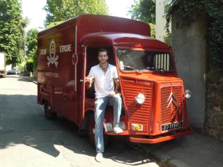 Conduit par Mittia Laffon, le truck fait référence au camion du commerçant ambulant historique en...