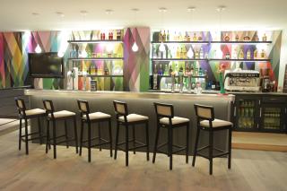 L'univers bar du showroom.