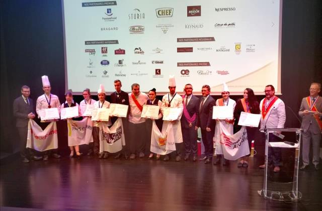 Les candidats du Trophée des Jeunes Talents Escoffier avec les parrains et membre du jury