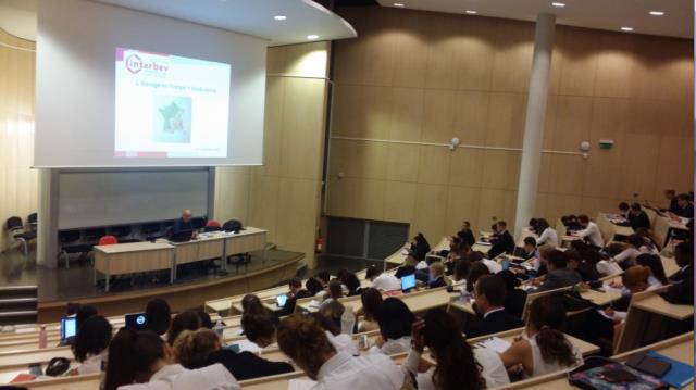 intervention de Thierry Gibilaro directeur de l'Interbev Ile de France devant les étudiants de la licence professionnelle Métiers des arts culinaires et des arts de la table