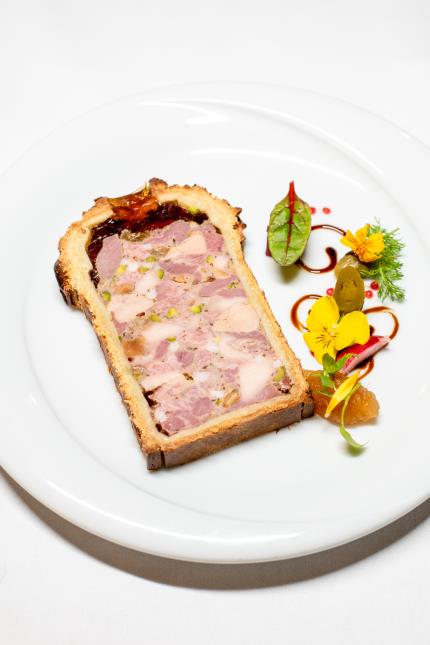 « Pâté-croûte au foie gras et sang de canard challandais ».
