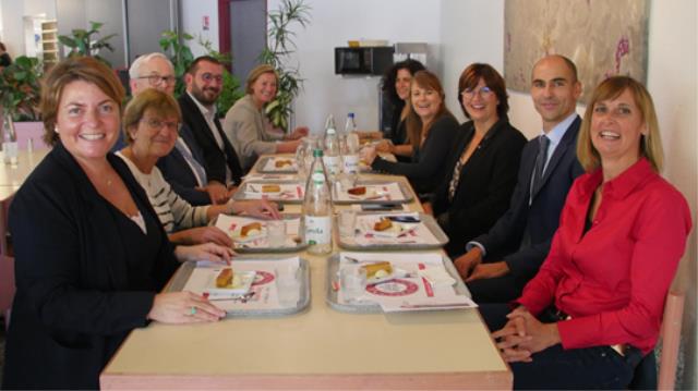 Autour de Florence Grumiaux, Cheffe de Travaux et Monsieur Malgras, directeur du CEFPPA, les invités et les partenaires pour le Grand Repas au CEFPPA Adrien Zeller à Illkirch.