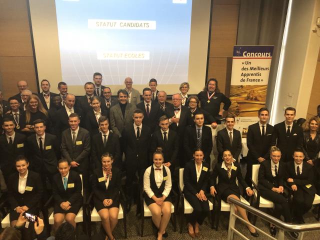 Candidats et membres de jury autour de Yannick Alleno