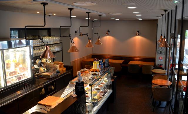 Peppuccio offre trois activités en un lieu : café, restaurant, boutique de pâtes fraiches à emporter.