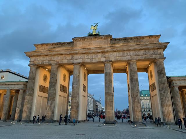 En image, la Porte de Brandeburg à Berlin. Ici, comme dans le Sud de l'Allemagne, de belles opportunités en matière d'emploi sont à saisir.