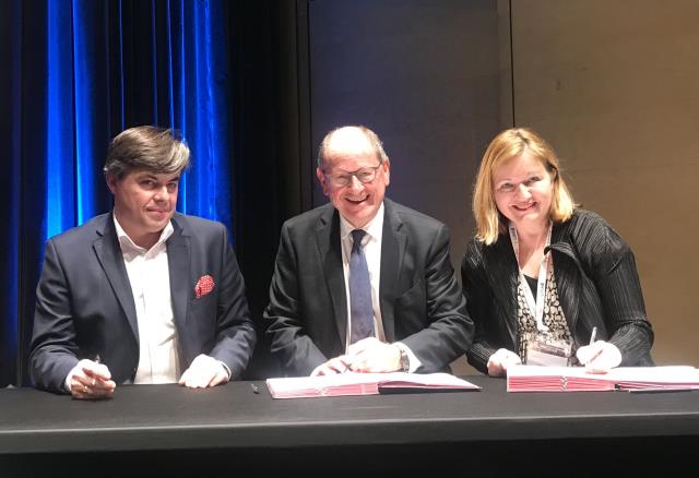 De g à d : Jean-Virgile Crance, Hervé Novelli et Caroline Leboucher.