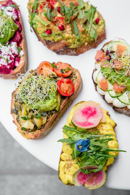 L'avocado toast cartonne en surfant sur la vague des produits sains.