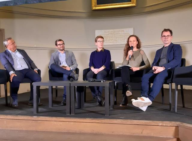 De gauche à droite : Didier Perréol (IAB), Robin Blondel (Exki), l'oenologue Claire Brachet, Caroline Vignaud (FoodChéri) et le chef étoilé Pascal Barbot.