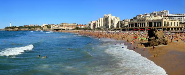 Les professionnels du littoral basque (ici, Biarritz) veulent limiter la prolifération des locations de meublés de courte durée.