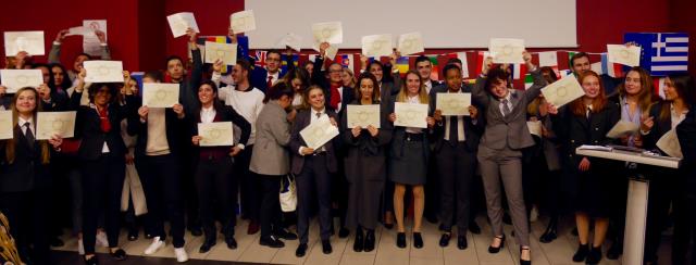 La 37e promotion du lycée hôtelier Bonneveine de Marseille reçoit ses diplômes.