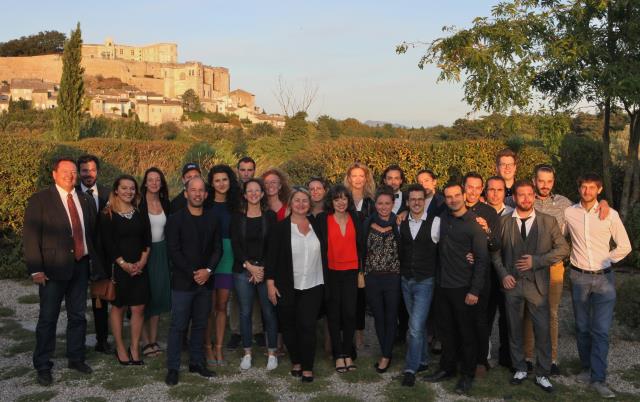 Les diplômés ont célébré la fin de leur formation au pied du château de Grignan.