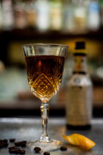 Pour susciter la curiosité, mieux vaut créer de l'inédit dans les verres, comme à l'Experimental Cocktail Club, à Paris (IIe).