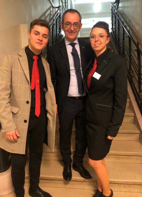 Didier Péan formateur MC Barman au CFA Pierre Cointreau d'Angers entre Adrien Challier et Amelle Colas