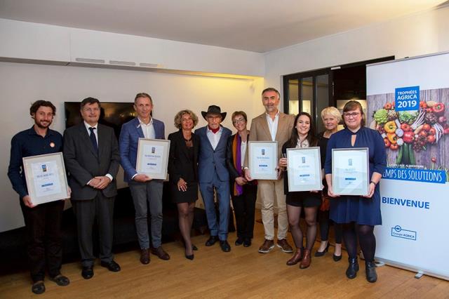 La remise des trophées avec au centre (avec chapeau !) le chef Gérard Cagna.