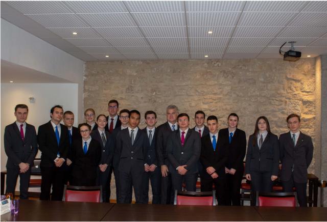 élèves et étudiants du lycée hôtelier Hyacinthe Friant de Poligny avec Denis Courtiade