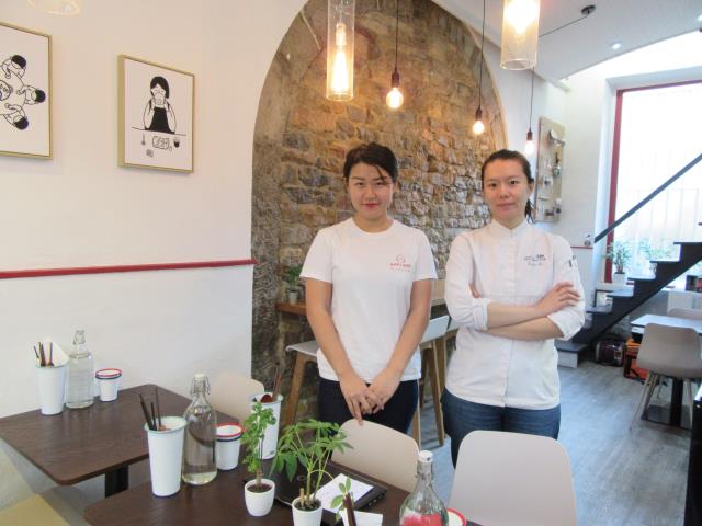 Sun Yuxin (à gauche) et Fu Yaxin veulent proposer une restauration rapide de qualité, qui allie modernité et tradition.