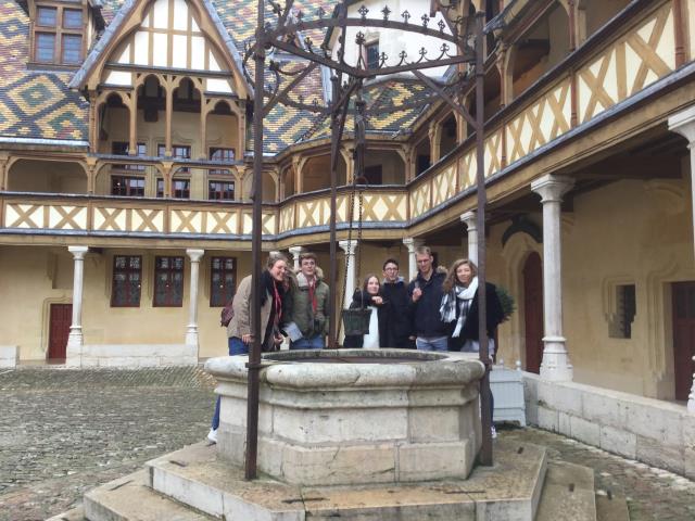 les élèves d'Orchies aux hospices de Beaune