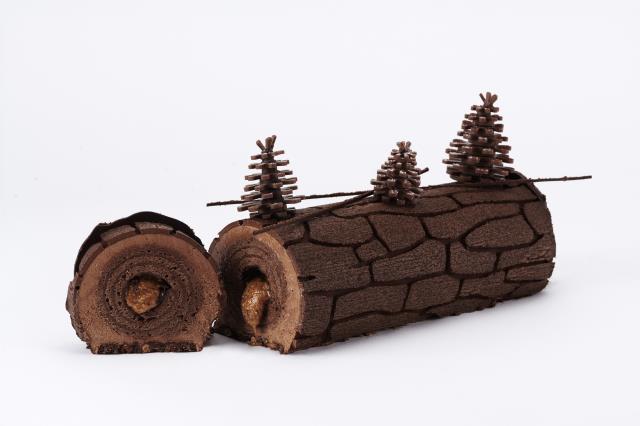 La Bûche de bois et pomme de pin, de Guy Krenzer, pour Lenôtre.