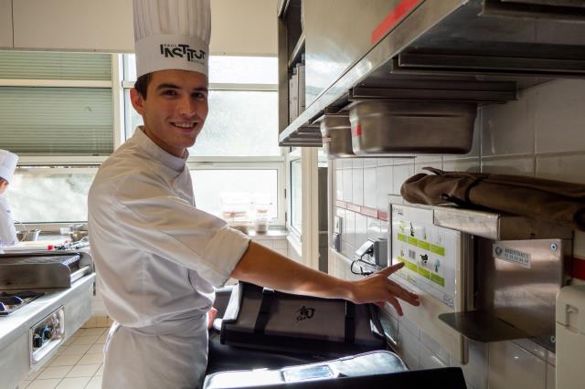 L'institut Paul Bocuse a mis des postes un peu partout pour suivre la démarche HACCP d'ePack Hygiene.