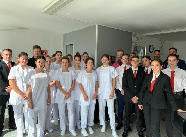 au centre de formation d'esthétique et de coiffure « Vincenta » à Manosque