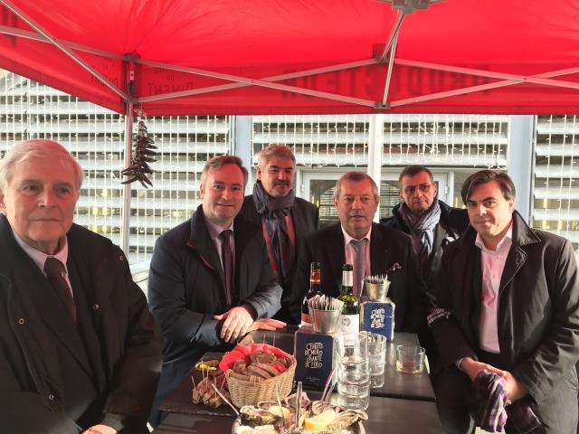 C'est dans les Halles de Biarritz que s'est tenue la conférence de presse avec Jean-Baptiste Lemoyne, le Maire de Biarritz, Michel Veunac et Roland Héguy, avec une mise en avant des productions locales.