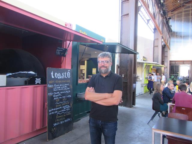 Cédric Dujardin est le directeur de Heat, un food court  dont l'offre culinaire change chaque semaine.
