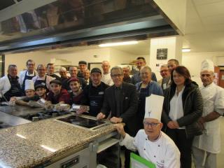 Cette année, chasseurs et élèves ont dû cuisiner en binôme pour partager leurs expériences.