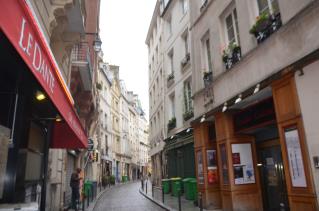 Dans cette rue du 5ème arrondissement, un propriétaire propose pas moins de six appartements en...