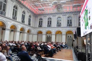 Sous les ors de la majestueuse salle du Palais de la Bourse, 150 établissements représentés