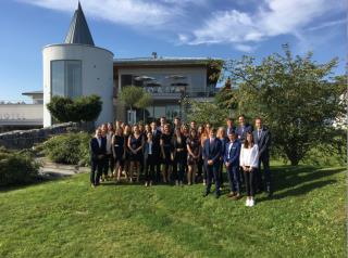 Les Master Wellness Management de l'Université de Strasbourg devant le resort Barrière