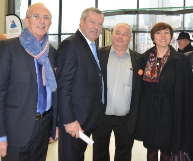 Hervé Bécam, vice-président confédéral, Roland Héguy, président confédéral de l'Umih et Michel Bedu, président de l'Umih 54 ont accueilli Carole Delga vendredi, en clôture de congrès.