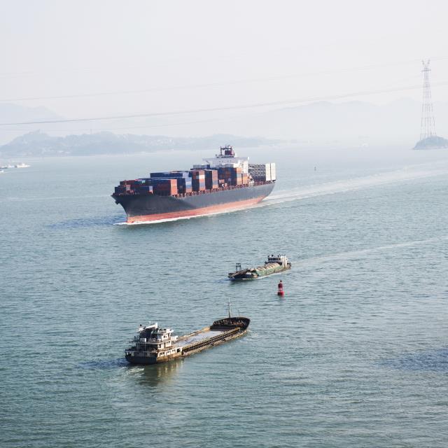 Porte-conteneurs, cargos ou autres navires marchands disposent d'un important service de restauration.