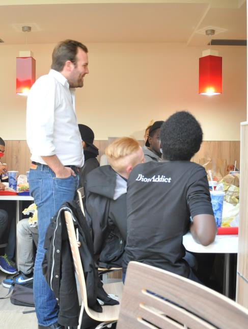 Jocelyn Olive va à la rencontre du jeune public, fan de la marque Burger King.
