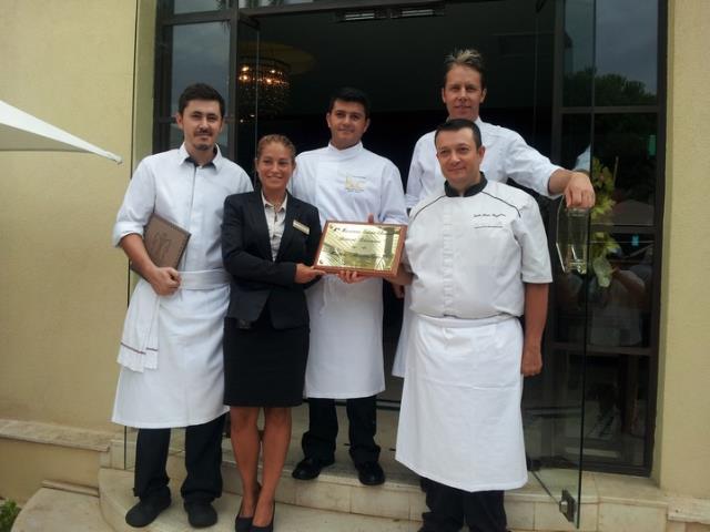 Yoric Tieche, chef exécutif, Steve Moracchini, chef exécutif pâtisserie, Arnaud Lacombe, chef Juana, Jean Marc Maggiore, second en pâtisserie et Joana Rodriguez, responsable restauration.