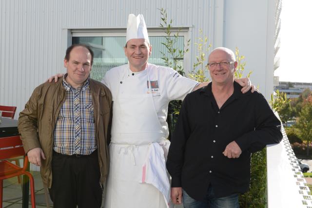 Le formateur Gilles Isola (au milieu) se félicite des parcours de ses 'élèves' Philippe Rigaud (à gauche) et Pascal Montclair (à droite)