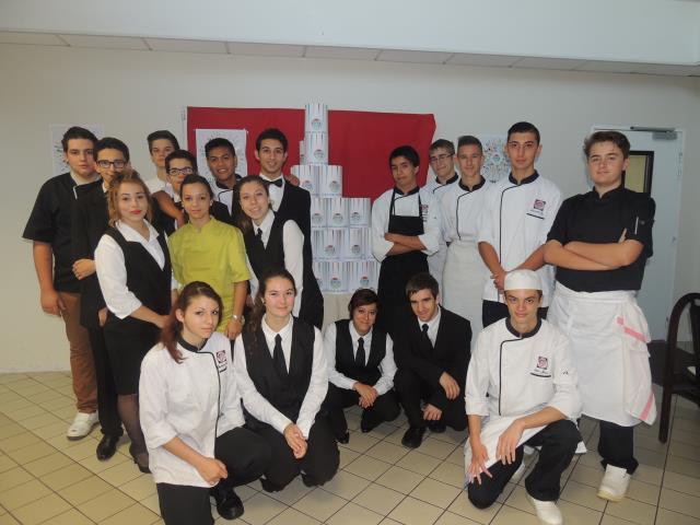 Les élèves participant à l'opération.