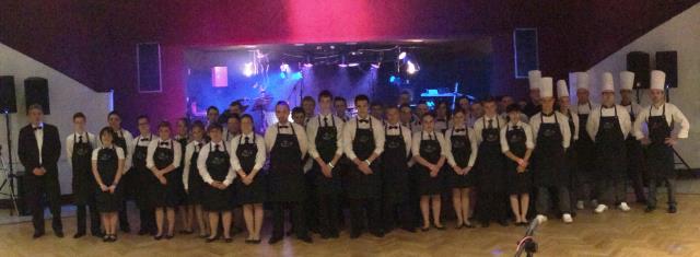 Les élèves du lycée St Pierre de Fourmies (59) et leurs professeurs ont organisé une belle soirée pour les 30 ans de la section hôtelière.