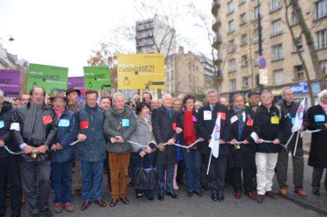 C'est la première fois depuis le dossier des 35 heures que les chefs d'entreprise décident de descendre dans la rue pour se faire entendre.