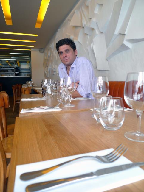 Samuel Urbain dans son restaurant
