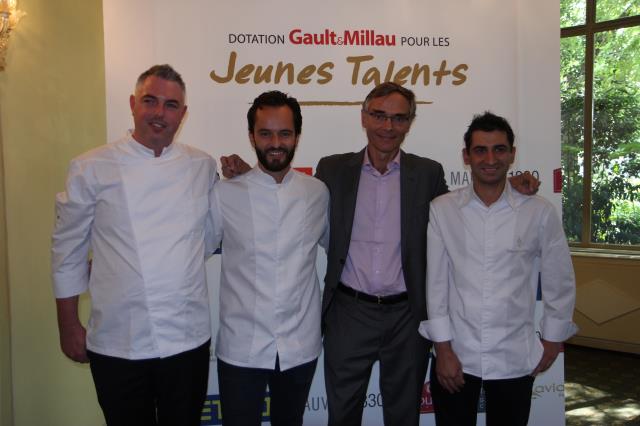 Maximin Hellio, Yoni Saada, Côme de Chérisey et Stéphane Pitré, lors de la remise de la Dotation Gault&Millau pour les jeunes talents au Pavillon Ledoyen à Paris.